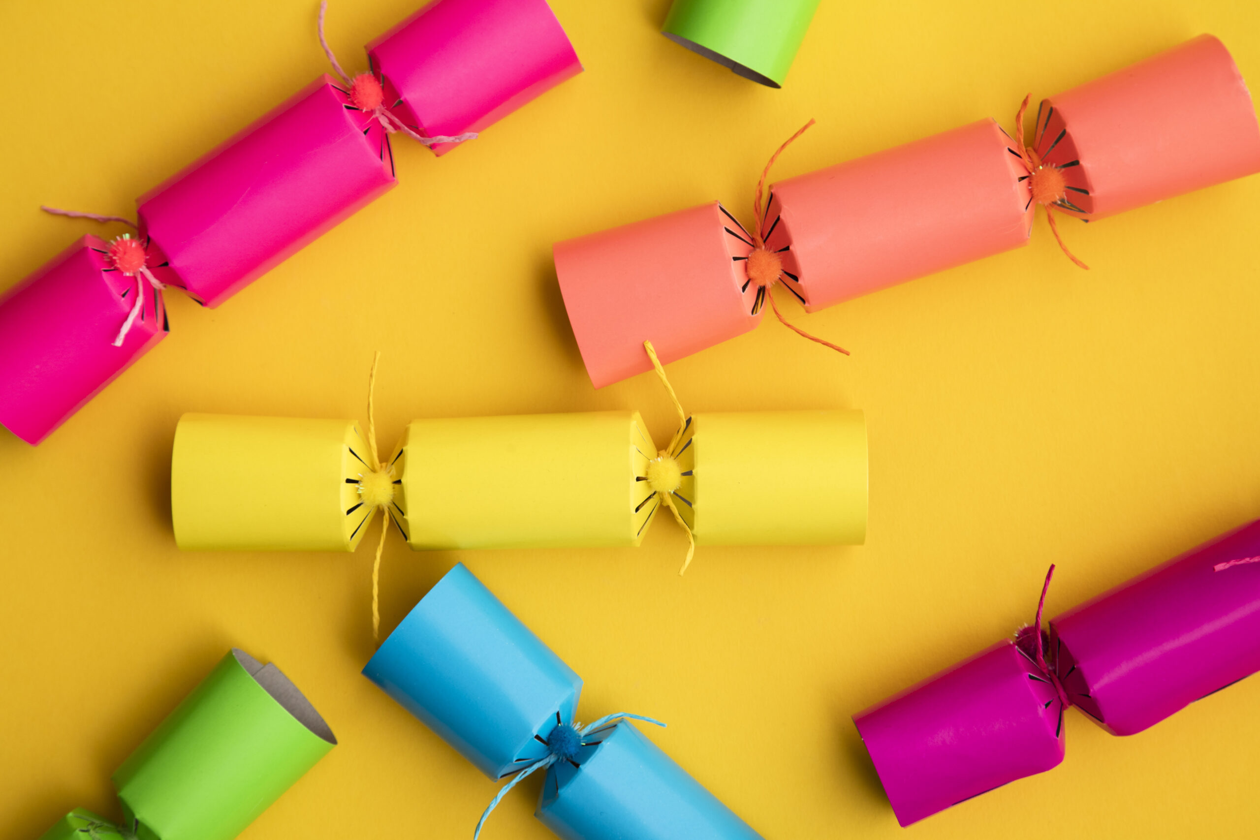 El origen y significado del Christmas Crackers en Reino Unido